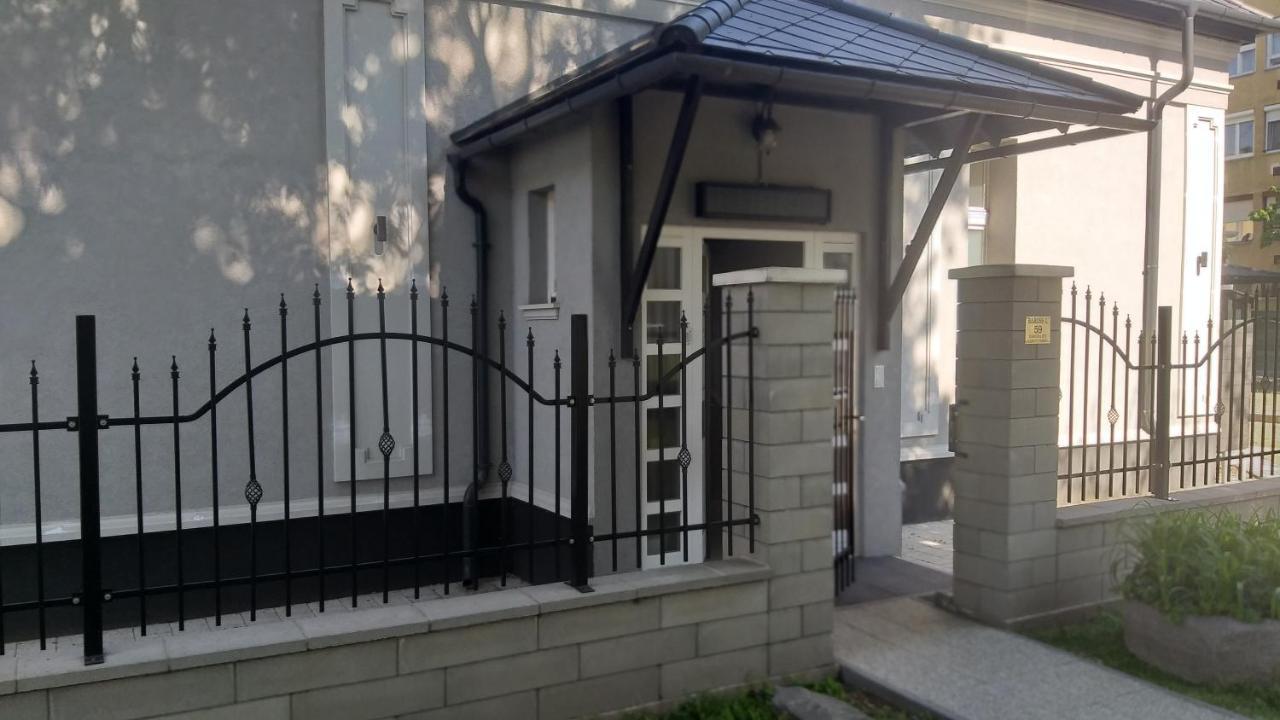 Karpatia Vendeghaz 1201 Budapest Bagian luar foto