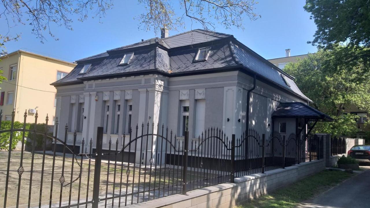 Karpatia Vendeghaz 1201 Budapest Bagian luar foto